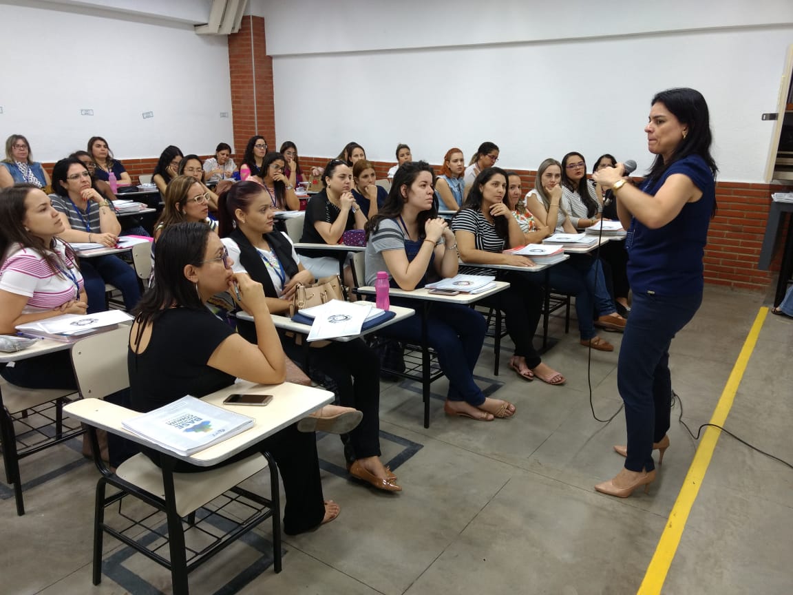 Featured image of post Classroom Background Sala De Aula Educação Infantil